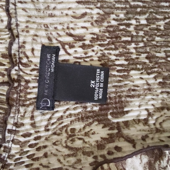 New Direction women sz 2x animal/floral print crinkle top(no iron)smoke free. - Picture 2 of 3